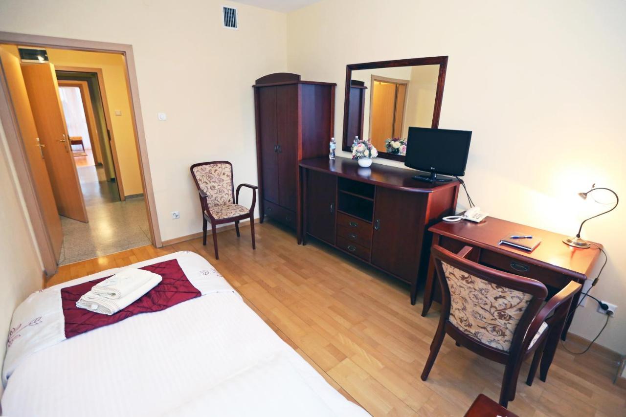 Hotel Uniwersytecki Torun Luaran gambar